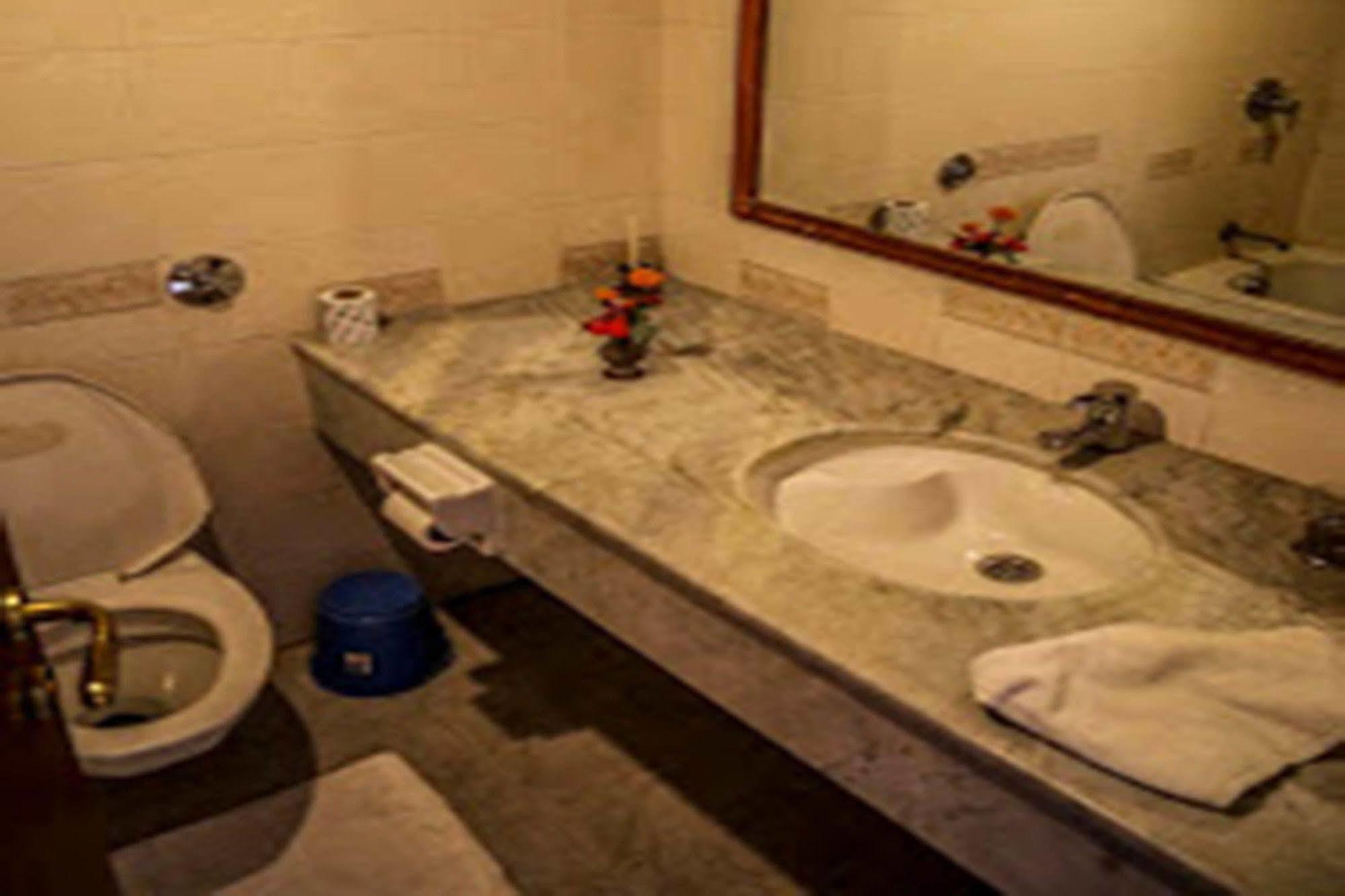 Hotel Lumbini Garden New Crystal Eksteriør billede